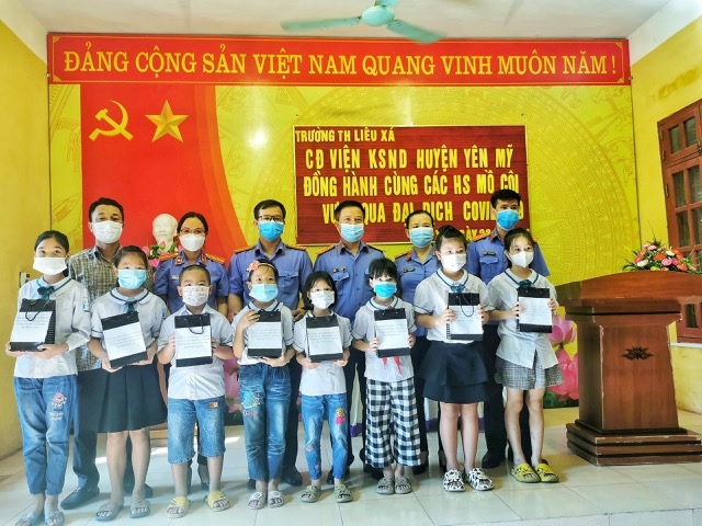 Công đoàn Viện KSND huyện Yên Mỹ đồng hành cùng các em  học sinh mồ côi vượt qua đại dịch Covid-19.
