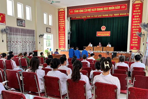 VKSND thị xã Mỹ Hào phối hợp tổ chức phiên tòa xét xử lưu động và tuyên truyền pháp luật