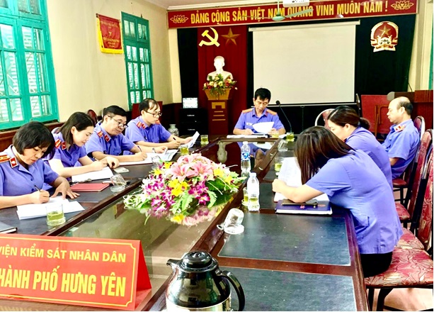 Chi bộ VKSND thành phố Hưng Yên học tập và làm theo lời Bác