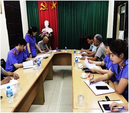 Viện KSND huyện Văn Giang trực tiếp kiểm sát tại Chi cục Thi hành án dân sự huyện Văn Giang.