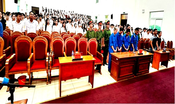 Viện KSND huyện Văn Lâm: Phối hợp xét xử lưu động các vụ án hình sự tại Học viện Tòa án để tuyên truyền, phổ biến, giáo dục pháp luật trong nhà trường, cơ sở giáo dục