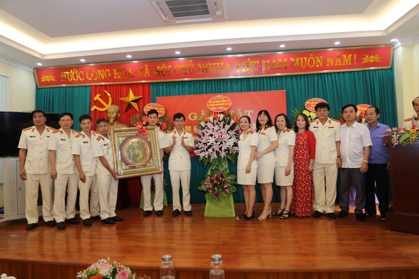 Viện kiểm sát nhân dân huyện Ân Thi tổ chức buổi Gặp mặt nhân kỷ niệm 60 năm thành lập ngành Kiểm sát nhân dân.