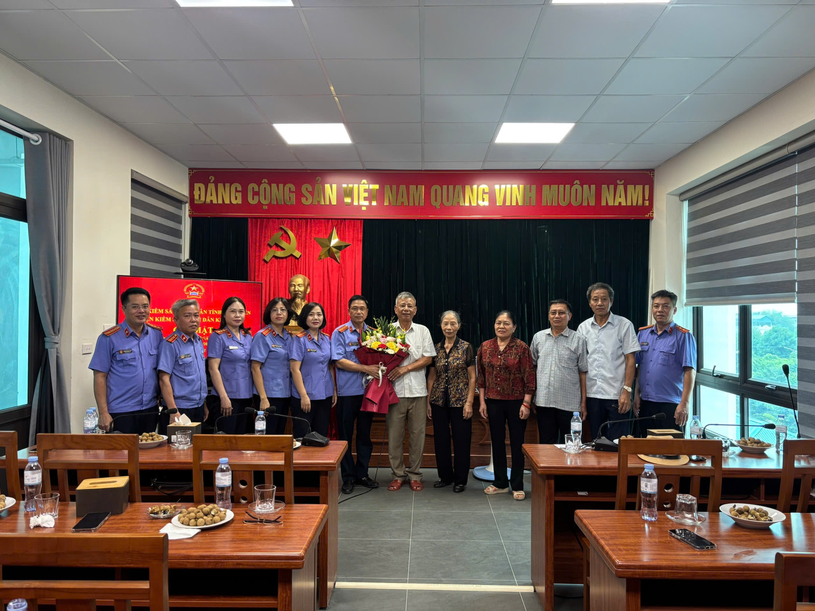 Viện kiểm sát nhân dân khu vực 2- Hưng Yên Tổ chức gặp mặt cán bộ hưu trí nhân kỳ niệm 66 năm ngành thành lập ngành Kiểm sát nhân dân.
