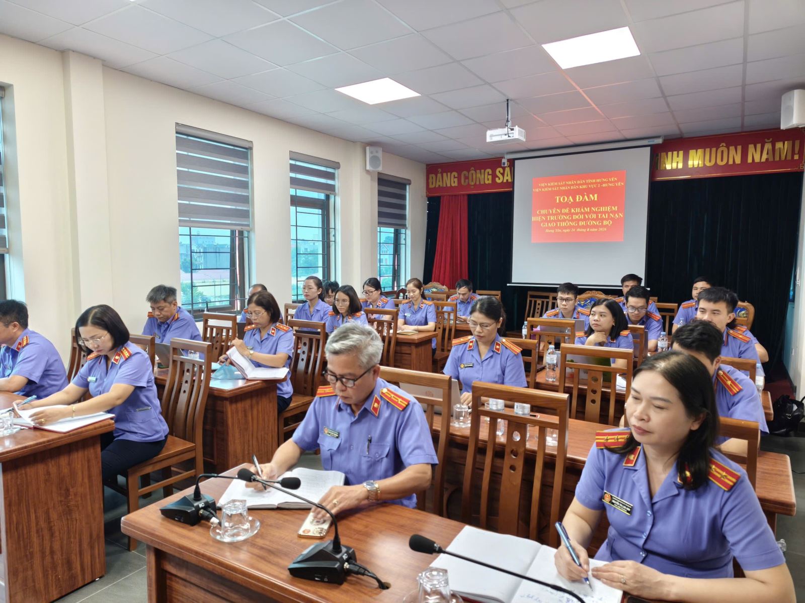 Viện kiểm sát nhân dân khu vực 2 - Hưng Yên tổ chức Tọa đàm về tội Cố ý gây thương tích và chuyên đề nâng cao chất lượng công tác kiểm sát khám nghiệm hiện trường tai nạn giao thông đường bộ
