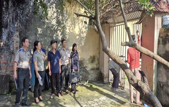 Viện kiểm sát nhân dân khu vực 5, tỉnh Hưng Yên kiểm sát thi hành việc giao đất cho đương sự