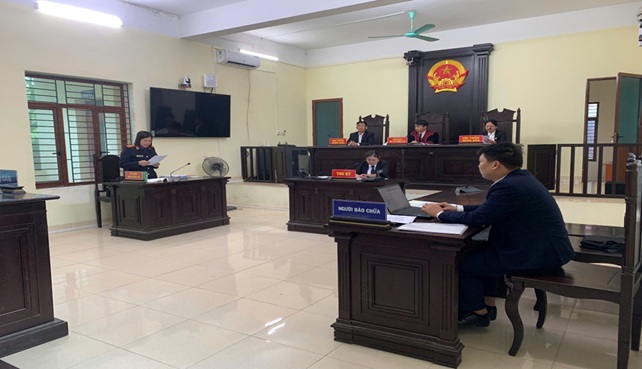 Viện kiểm sát nhân dân khu vực 1 – Hưng Yên phối hợp tổ chức phiên tòa hình sự rút kinh nghiệm, trình chiếu tài liệu tại phiên tòa