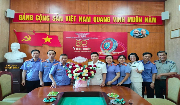 VKSND khu vực 3 chúc mừng Phòng Thi hành án dân sự khu vực 3 nhân kỷ niệm 80 năm Ngày truyền thống Thi hành án dân sự Việt Nam