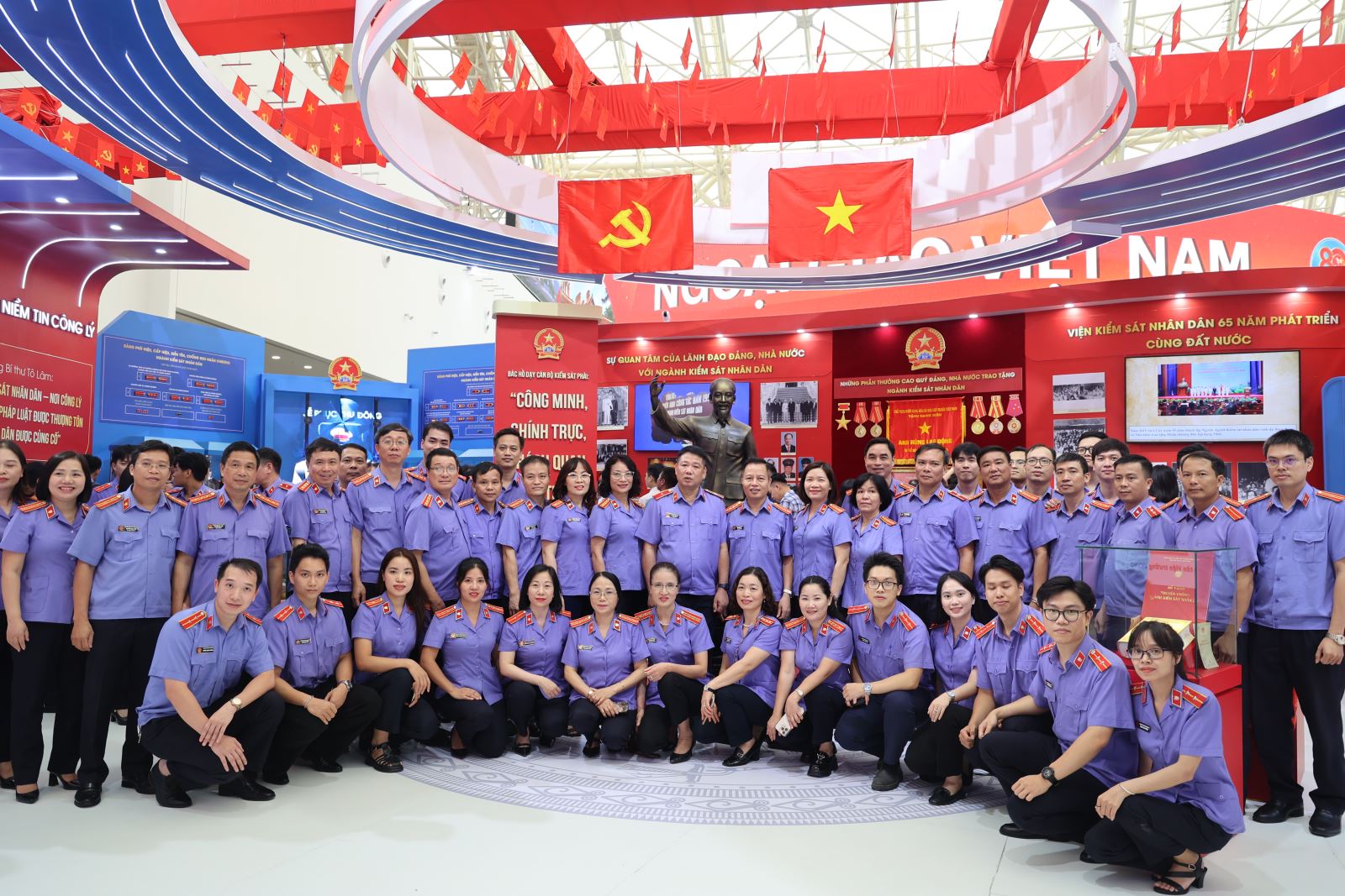 Viện kiểm sát nhân dân tỉnh Hưng Yên vinh dự, tự hào khi thăm quan Triển lãm “80 năm Hành trình Độc lập – Tự do – Hạnh phúc”