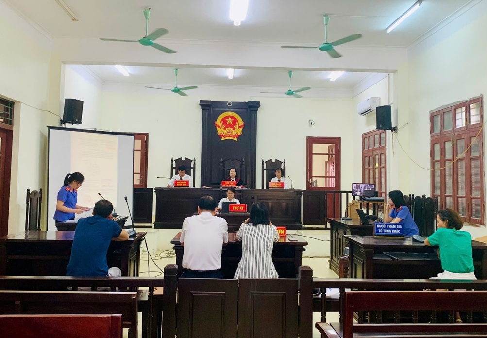 Viện kiểm sát nhân dân khu vực 7 – Hưng Yên phối hợp với Tòa án cùng cấp tổ chức phiên tòa dân sự số hóa hồ sơ, học tập rút kinh nghiệm 