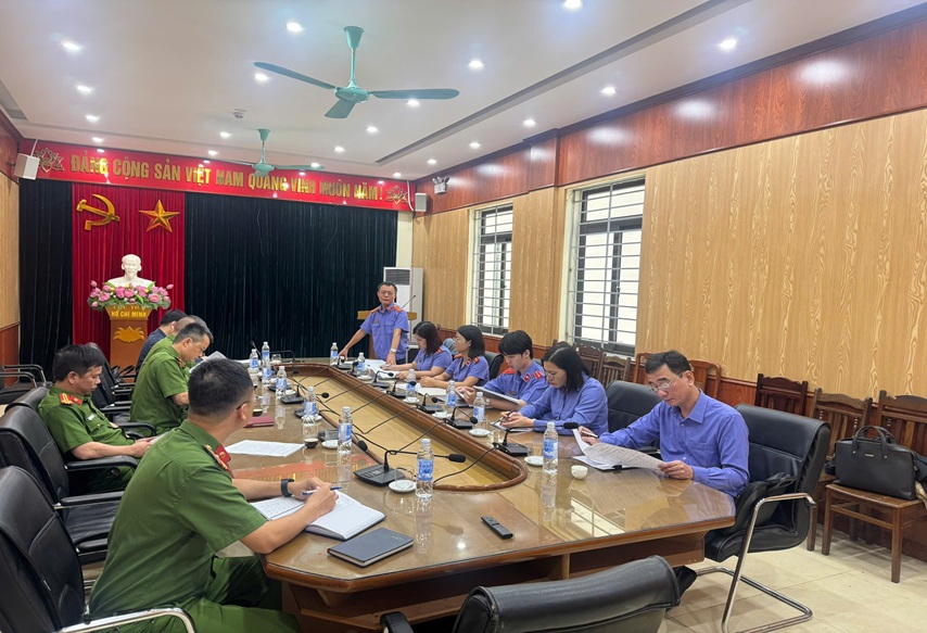 VKSND Khu vực 4 – Hưng Yên trực tiếp kiểm sát công tác THAHS và trực tiếp kiểm sát việc tiếp nhận, xử lý nguồn tin về tội phạm tại UBND và Công an xã Văn Giang.