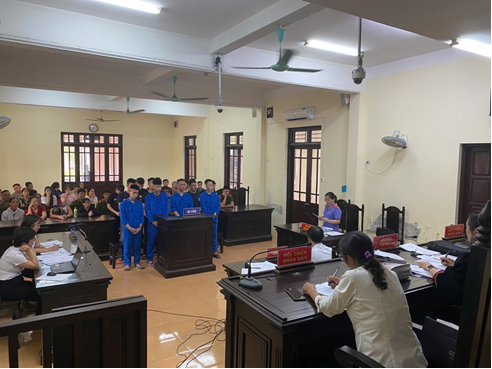 Xét xử 14 bị cáo phạm tội gây rối trật tự công cộng