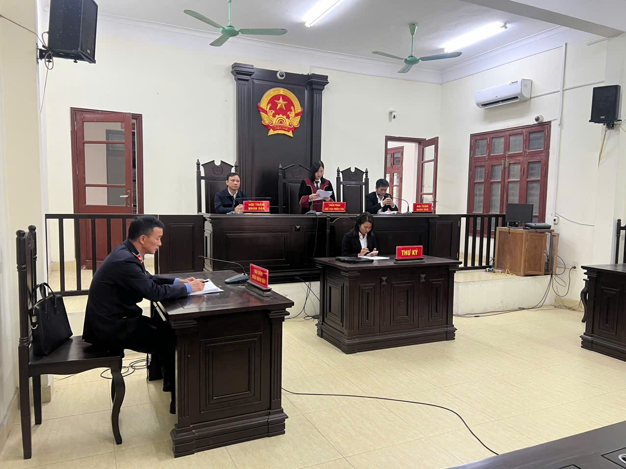 Lãnh đạo Viện kiểm sát nhân dân khu vực 7, tỉnh Hưng Yên trực tiếp thực hành quyền công tố, kiểm sát xét xử sơ thẩm vụ án hình sự