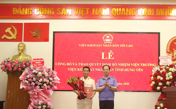 CÔNG BỐ VÀ TRAO QUYẾT ĐỊNH ĐIỀU ĐỘNG, BỔ NHIỆM  VIỆN TRƯỞNG VKSND TỈNH HƯNG YÊN