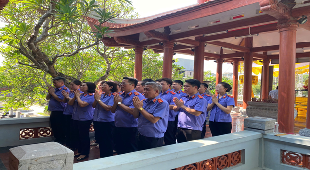 Viện kiểm sát nhân dân khu vực 2- Hưng Yên tổ chức viếng nghĩa trang, tri ân các anh hùng, liệt sĩ nhân Kỷ niệm 79 năm ngày Thương binh - Liệt sĩ