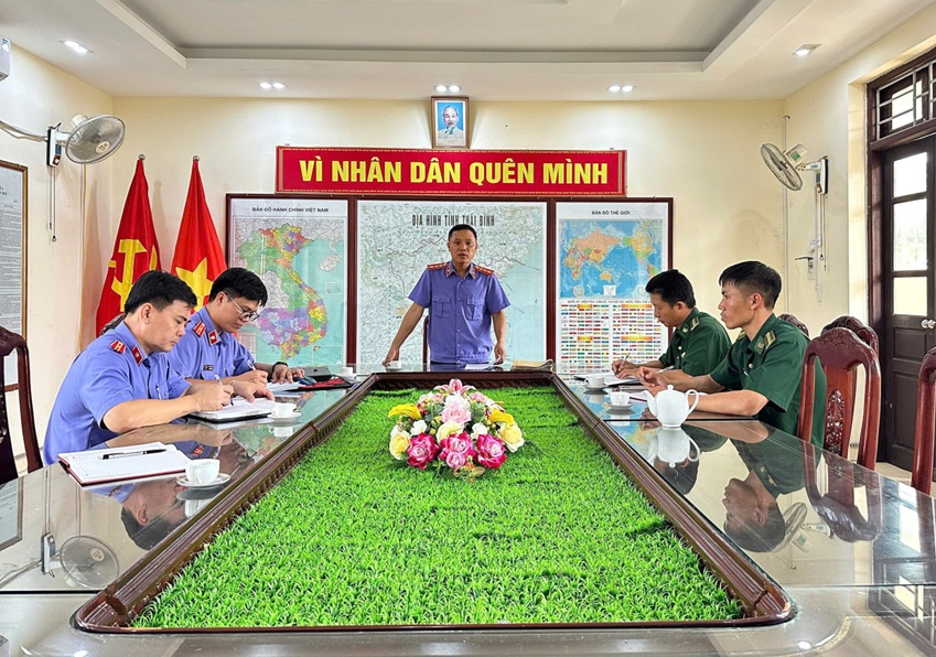	Viện kiểm sát nhân dân khu vực 7 – Hưng Yên tiến hành trực tiếp kiểm sát công tác tiếp nhận, giải quyết nguồn tin về tội phạm tại Đồn biên phòng Trà Lý