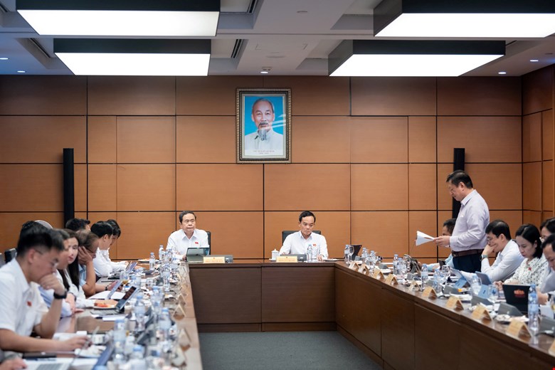 Chiều 20/8, Quốc hội thảo luận tại Tổ về Dự án Bộ Luật Hình sự (sửa đổi), Dự án Bộ Luật Tố tụng hình sự (sửa đổi), Dự án Luật Tổ chức cơ quan điều tra hình sự (sửa đổi)