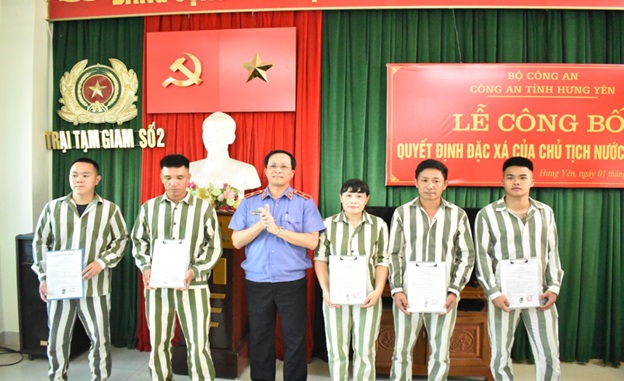 Viện kiểm sát nhân dân tỉnh Hưng Yên tham dự lễ Công bố Quyết định đặc xá và Kiểm sát việc thực hiện Quyết định đặc xá năm 2026 tại Trại tạm giam số 2 Công an tỉnh Hưng Yên