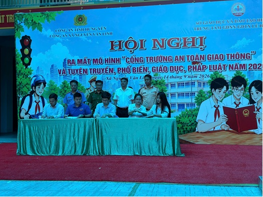 Viện Kiểm sát nhân dân khu vực 2- Hưng Yên phối hợp với Công an xã Nguyễn Văn Linh và Công an phường Đường Hào tổ chức tuyên truyền, phổ biến giáo dục pháp luật trên địa bàn xã Nguyễn Văn Linh và phường Đường Hào