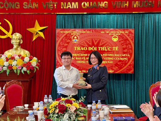 VKSND KHU VỰC 4 – HƯNG YÊN TRAO ĐỔI THỰC TIỄN VỀ HOẠT ĐỘNG CỦA CHÍNH QUYỀN ĐỊA PHƯƠNG HAI CẤP VÀ CÔNG TÁC BẢO VỆ NỀN TẢNG TƯ TƯỞNG CỦA ĐẢNG