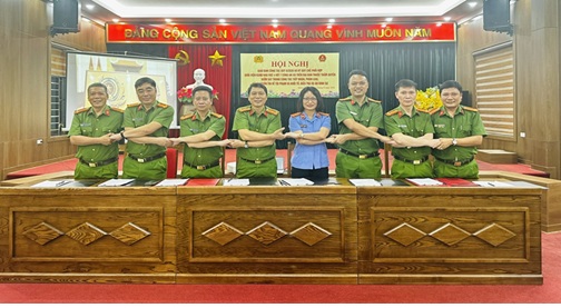 VKSND khu vực 4 - Hưng Yên tổ chức hội nghị giao ban Quý II/2026 và ký Quy chế phối hợp với 7 Công an xã trên địa bàn trong công tác tiếp nhận, phân loại, xử lý nguồn tin về tội phạm và khởi tố, điều tra vụ án hình sự.