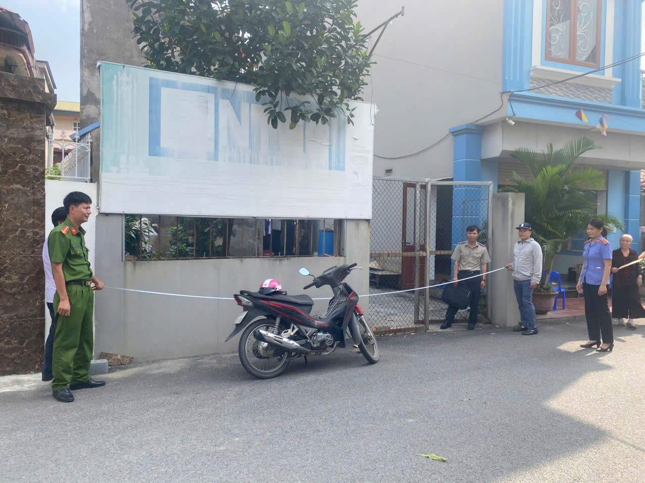 Viện kiểm sát nhân dân Khu vực 2- Hưng Yên kiểm sát thi hành  việc giao tài sản là quyền sử dụng đất