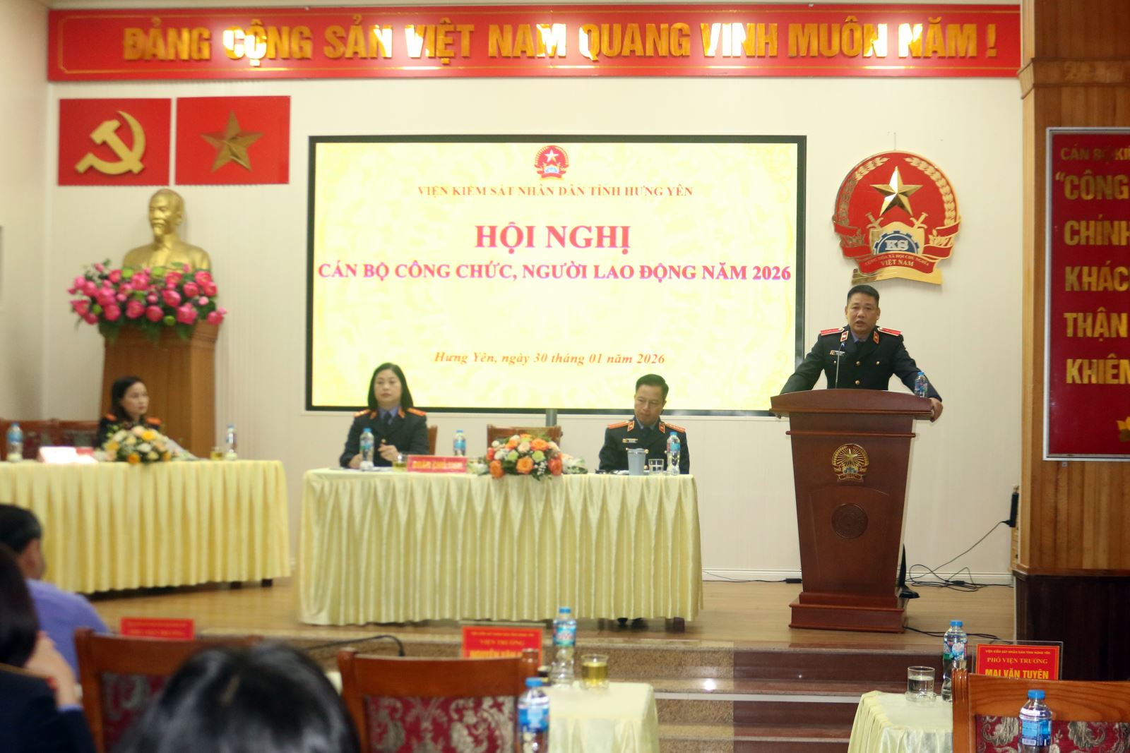 Viện kiểm sát nhân dân tỉnh Hưng Yên tổ chức Gặp mặt các đồng chí nguyên lãnh đạo Viện kiểm sát nhân dân tỉnh nhân dịp Xuân Bính Ngọ; tổ chức Hội nghị cán bộ, công chức năm 2026.