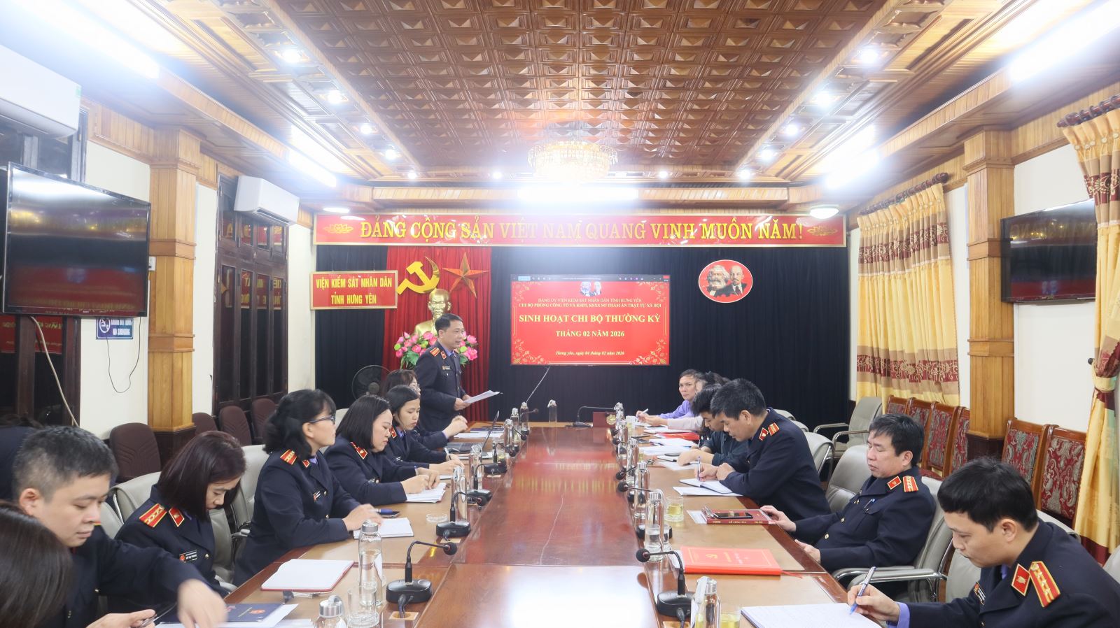 Chi bộ Phòng 2 VKSND tỉnh nâng cao chất lượng tổ chức sinh hoạt thường kỳ