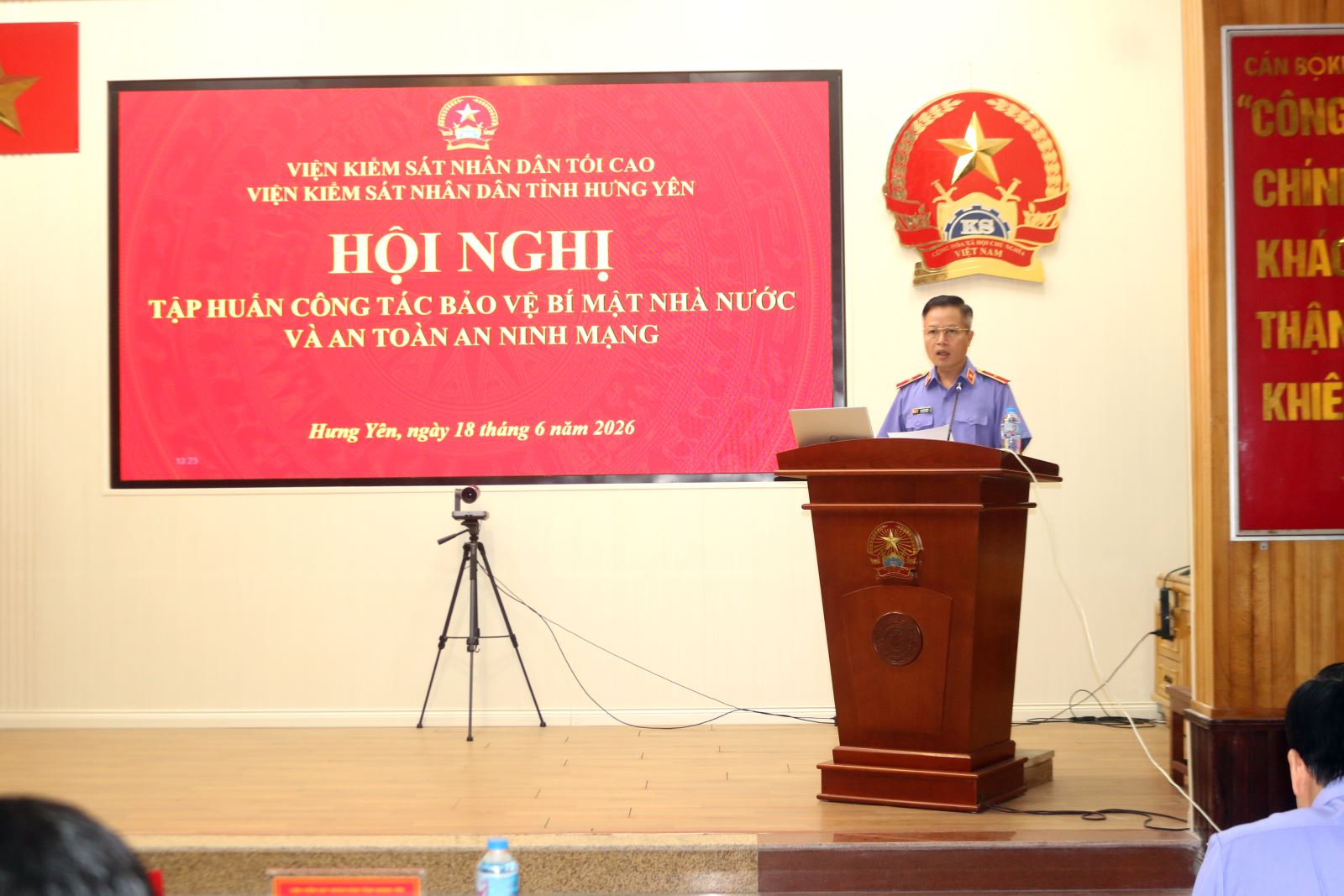 Viện kiểm sát nhân dân tỉnh Hưng Yên tổ chức Hội nghị tập huấn         công tác Bảo vệ Bí mật nhà nước và An ninh mạng ở Viện kiểm sát hai cấp.