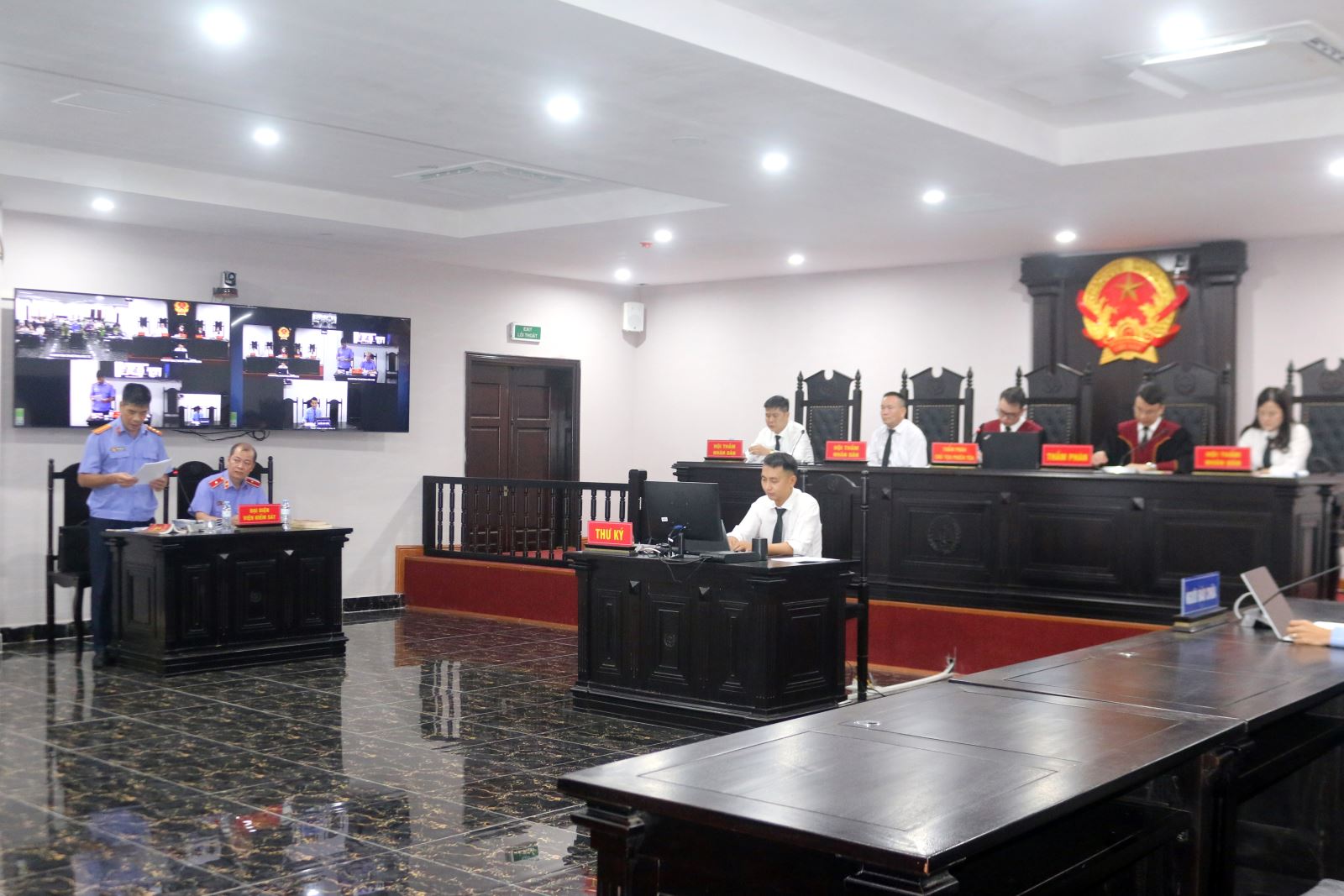 BẢN ÁN TỬ HÌNH CHO  KẺ GIẾT NGƯỜI , CƯỚP TÀI SẢN  VÀ  SỬ DỤNG TRÁI  PHÉP VŨ KHÍ QUÂN DỤNG XẢY XẢY TẠI XÃ NHƯ QUỲNH TỈNH HƯNG YÊN