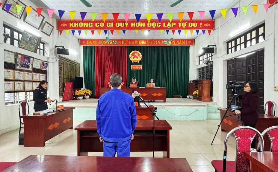 Viện KSND tỉnh Hưng Yên: Tuyên truyền, phổ biến pháp luật đến người dân về tác hại và hậu quả nguy hiểm của việc buôn bán, tàng trữ, sử dụng pháo nổ thông qua phiên tòa xét xử lưu động