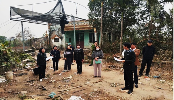 Viện kiểm sát nhân dân thị xã Mỹ Hào kiểm sát việc giao tài sản là quyền sử dụng đất cho người được thi hành án tại xã Dương Quang