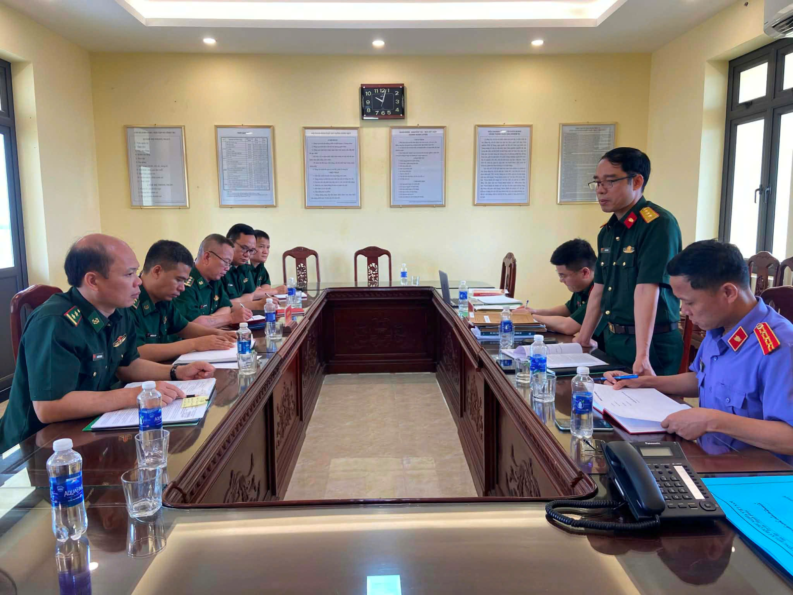 Viện kiểm sát nhân dân khu vực 7 - Hưng Yên phối hợp với Viện kiểm sát quân sự khu vực 33 trực tiếp kiểm sát công tác tiếp nhận tin báo, tố giác tội phạm tại Đồn biên phòng Cửa khẩu cảng Diêm Điền và Đồn biên phòng Trà Lý