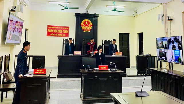Viện KSND huyện Tiên Lữ phối hợp với Tòa án tổ chức phiên tòa xét xử trực tuyến vụ án hình sự