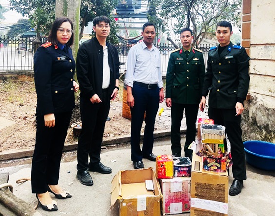Viện kiểm sát nhân dân huyện Văn Lâm kiểm sát việc tiêu hủy vật chứng là pháo nổ