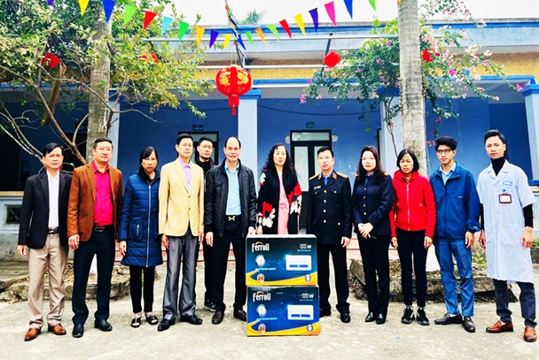 VKSND huyện Văn Lâm phối hợp với TAND huyện Văn Lâm thăm, tặng quà cho các bệnh nhận đang điều trị tại Trung tâm điều dưỡng tâm thần kinh Hưng Yên