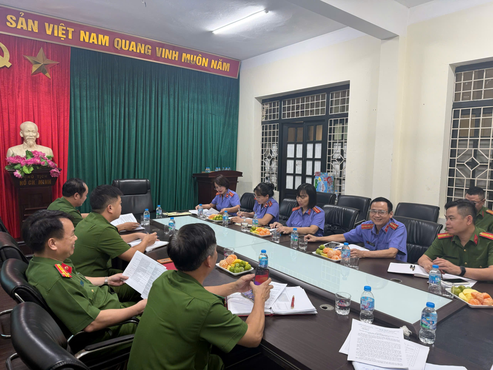 Viện kiểm sát nhân dân tỉnh Hưng Yên tiến hành trực tiếp kiểm sát việc tiếp nhận, giải quyết nguồn tin về tội phạm tại Phòng Cảnh sát điều tra tội phạm về tham nhũng,  kinh tế, buôn lậu và môi trường Công an tỉnh Hưng Yên  và Chi cục Kiểm lâm tỉnh Hưng Yên