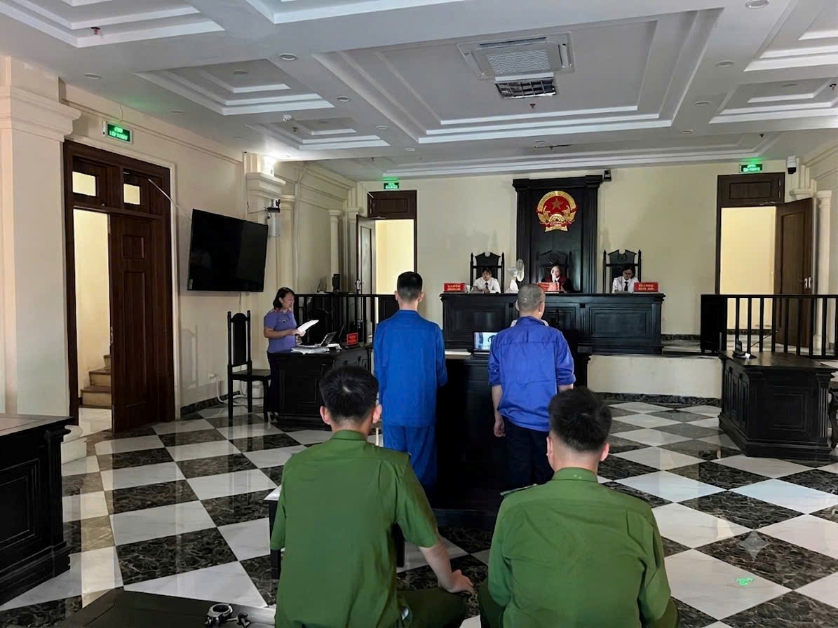 Tòa tuyên phạt hai bị cáo trong vụ án Mua bán trái phép chất ma túy, Tàng trữ trái phép chất ma túy và Sử dụng dụng trái phép chất ma túy