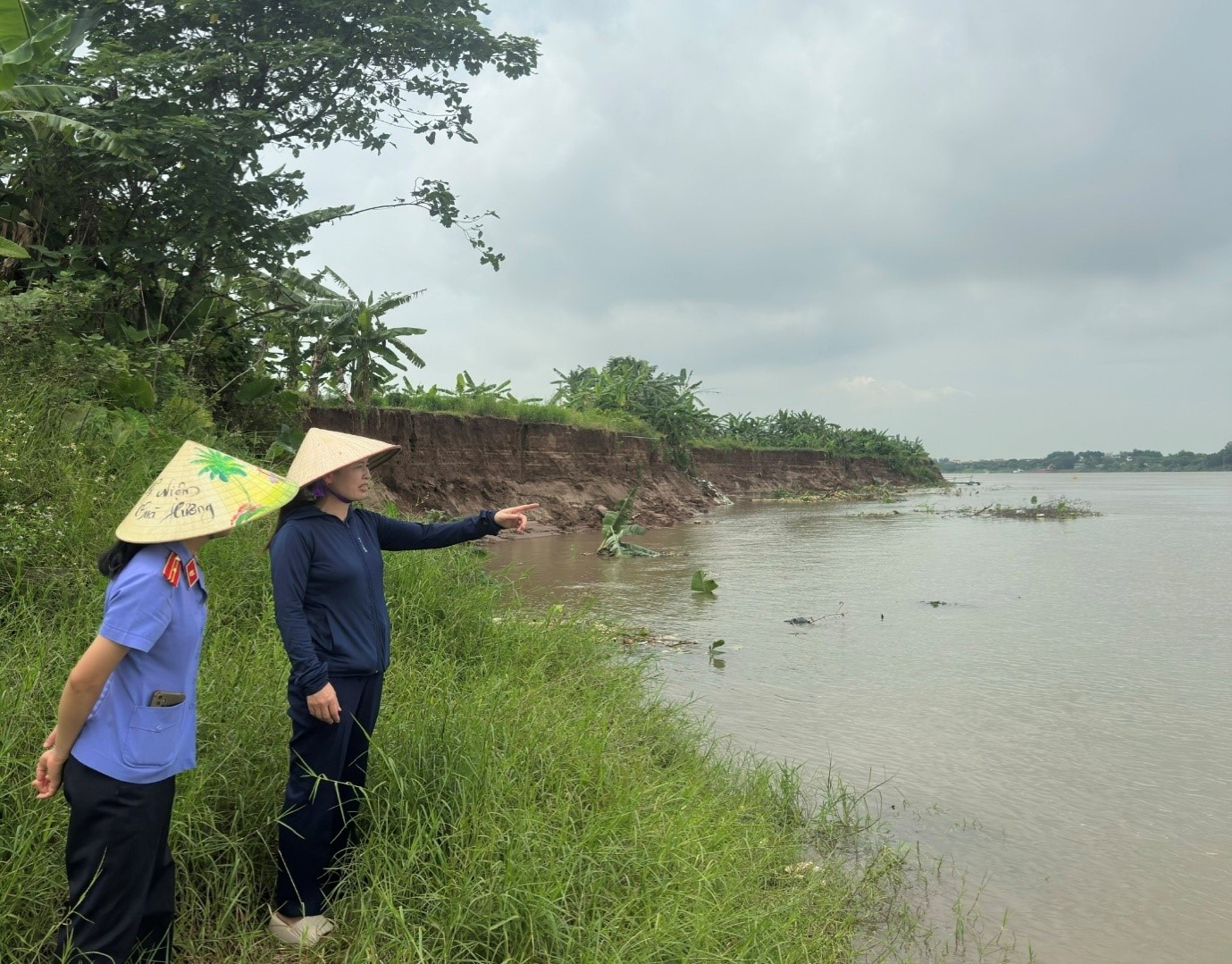 VKSND KHU VỰC 3 - HƯNG YÊN: CHỦ ĐỘNG XÁC MINH, KIẾN NGHỊ BẢO VỆ HÀNH LANG SÔNG HỒNG TRƯỚC NGUY CƠ SẠT LỞ