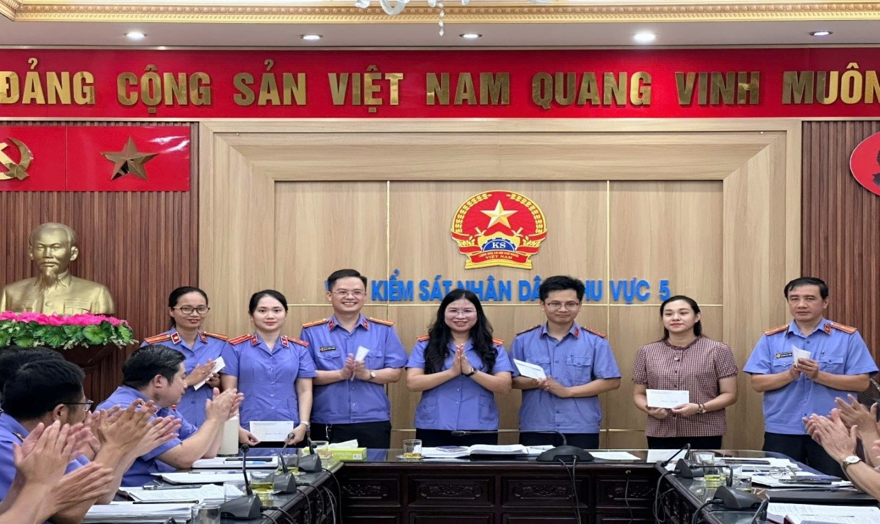 Viện Kiểm sát nhân dân Khu vực 5 - Hưng Yên tổ chức tổng kết, khen thưởng các nội dung thi tìm hiểu các quy định mới của pháp luật