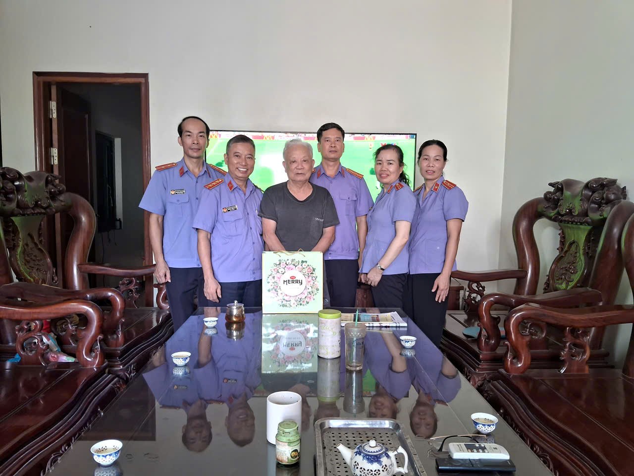 Viện KSND khu vực 3: Thăm, tặng quà tri ân nhân Kỷ niệm 66 năm Ngày thành lập ngành Kiểm sát nhân dân và 79 năm Ngày Thương binh - Liệt sĩ