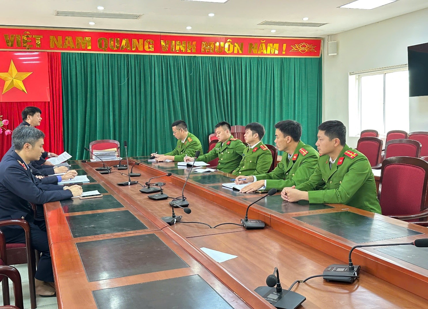 Trực tiếp kiểm sát công tác tiếp nhận, phân loại, xử lý nguồn tin về tội phạm của Công an cấp xã 