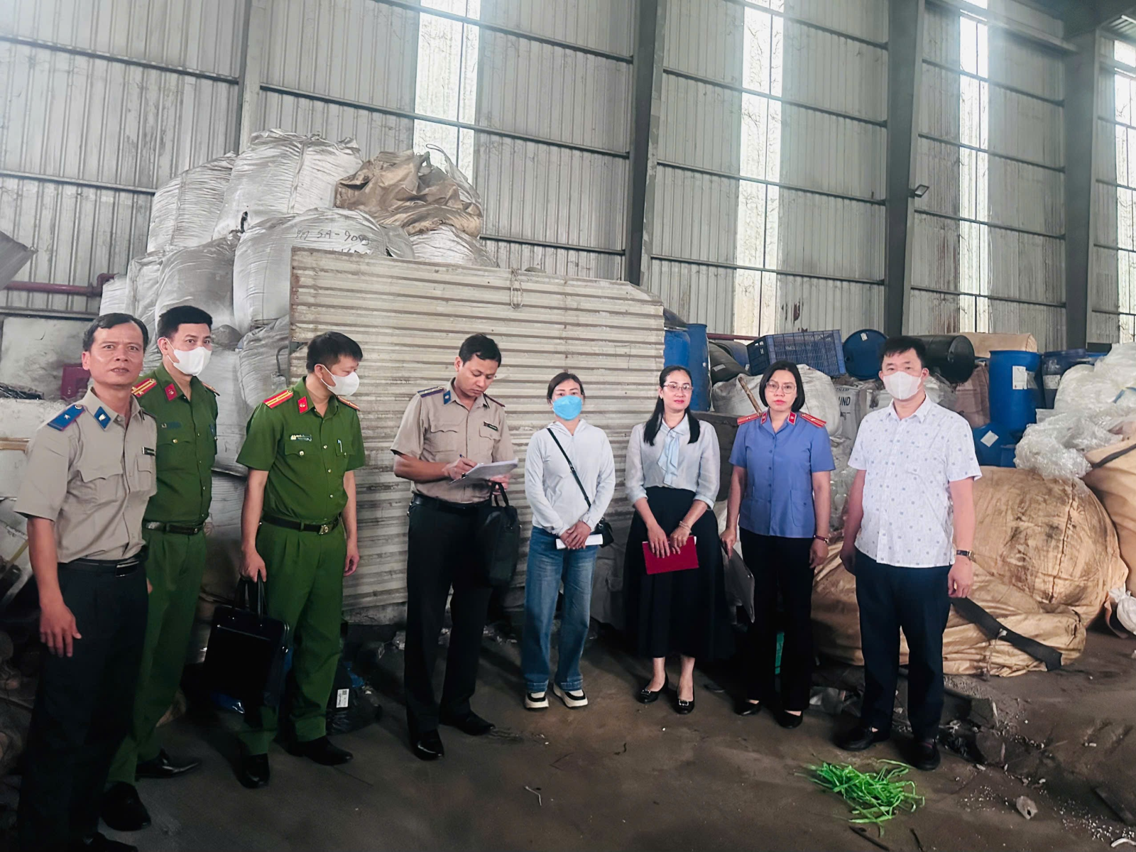 VKS khu vực 4 kiểm sát chặt chẽ việc tiêu hủy vật chứng là chất thải nguy hại - Khẳng định vai trò của Viện kiểm sát trong bảo vệ pháp luật và môi trường