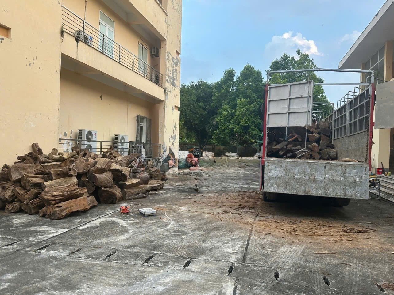 VIỆN KIỂM SÁT NHÂN DÂN TỈNH HƯNG YÊN  TĂNG CƯỜNG PHỐI HỢP ĐẤU TRANH, XỬ LÝ NGHIÊM TỘI PHẠM TRONG LĨNH VỰC VI PHẠM QUY ĐỊNH VỀ KHAI THÁC, BẢO VỆ RỪNG VÀ LÂM SẢN