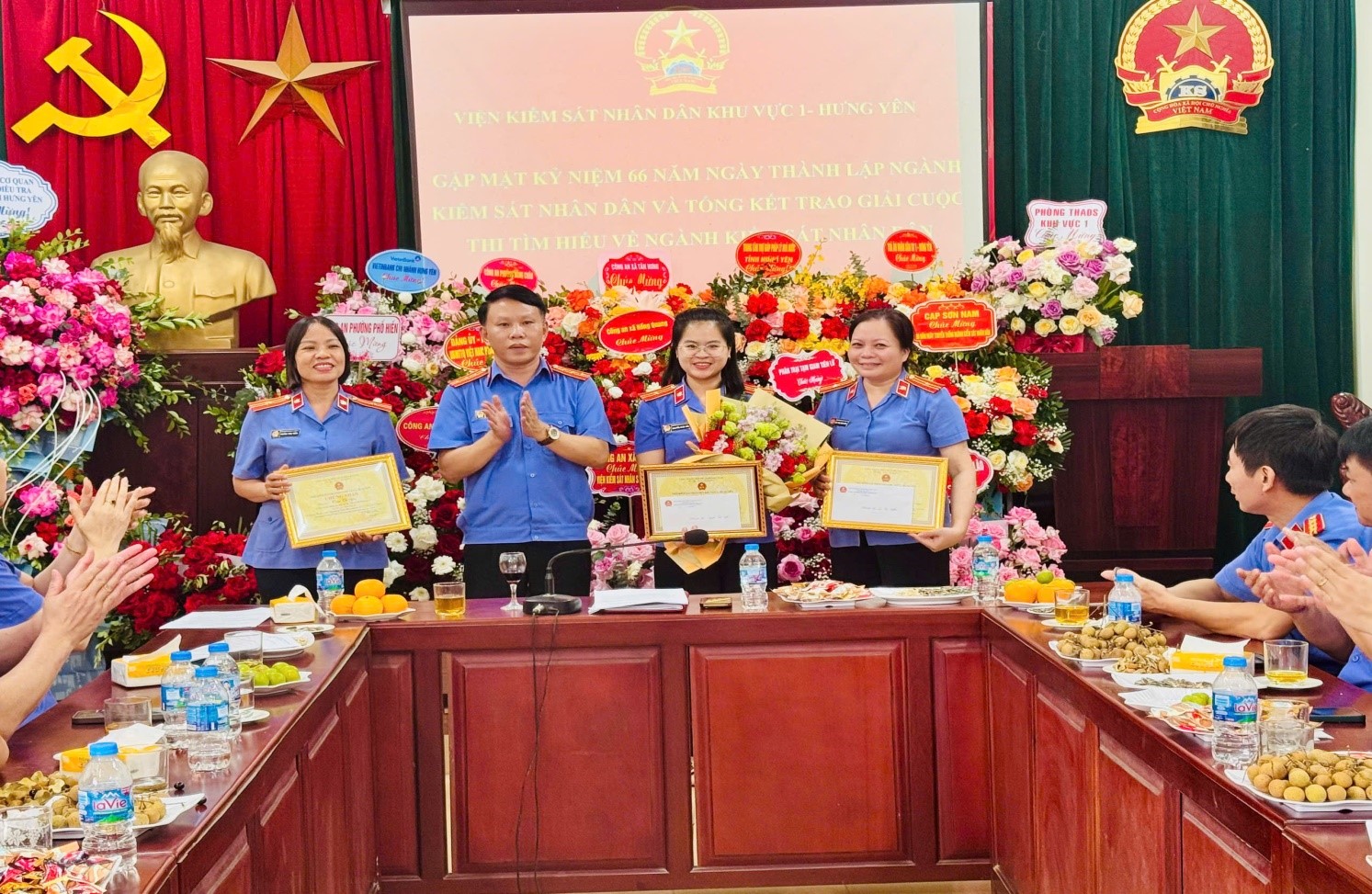 Viện KSND khu vực 1 - Hưng Yên tổ chức gặp mặt Kỷ niệm 66 năm Ngày thành lập Ngành Kiểm sát nhân dân và Tổng kết Cuộc thi viết bài “Tìm hiểu 66 năm  Ngày thành lập Ngành Kiểm sát nhân dân”