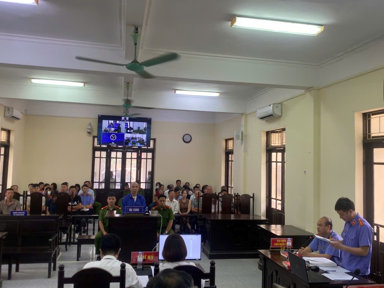 Viện kiểm sát nhân dân khu vực 1 – Hưng Yên tăng cường phối hợp với Toà án tổ chức phiên toà hình sự rút kinh nghiệm trực tuyến 