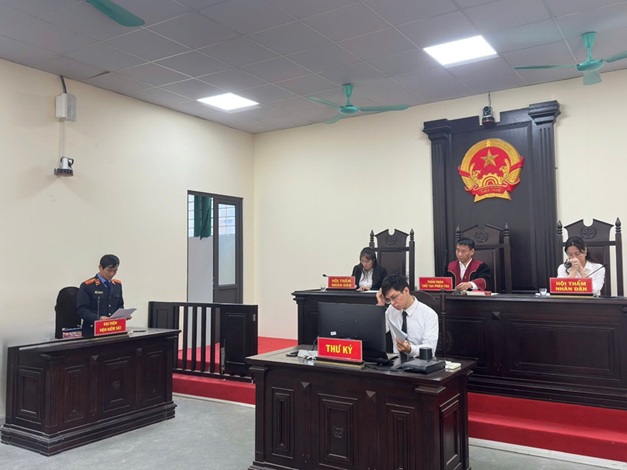 Lãnh đạo VKSND Khu vực 3, tỉnh Hưng Yên  trực tiếp thực hành quyền công tố và kiểm sát xét xử phiên tòa trực tuyến và rút kinh nghiệm vụ án hình sự.