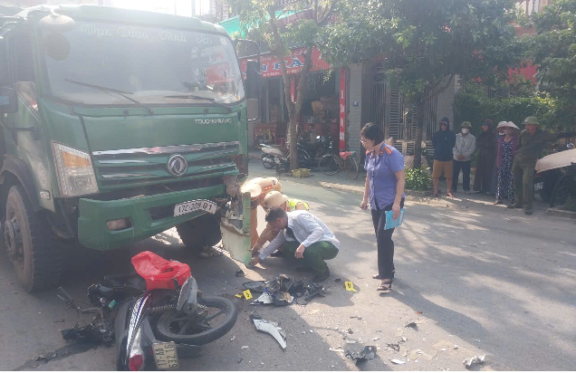Viện kiểm sát nhân dân khu vực 7, tỉnh Hưng Yên kiểm sát việc khám nghiệm hiện trường vụ tai nạn giao thông xảy ra trên địa bàn
