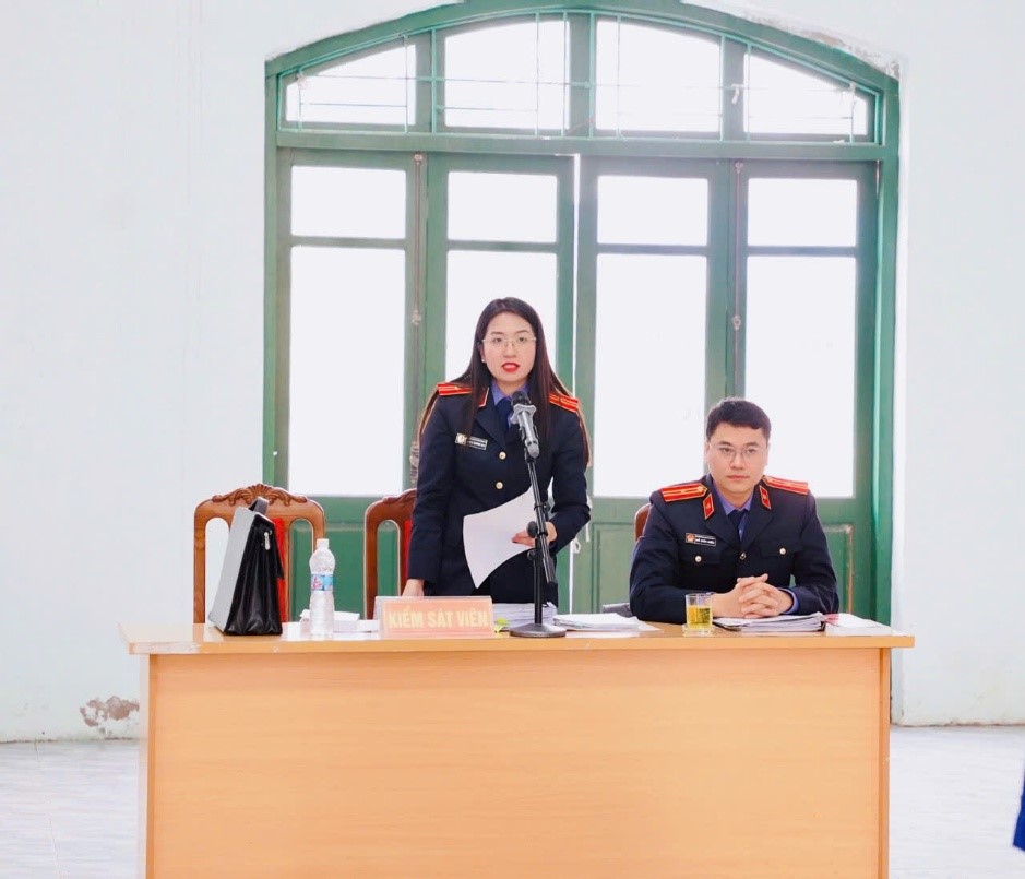 VIỆN KIỂM SÁT KHU VỰC 1 – HƯNG YÊN PHỐI HỢP TÒA ÁN NHÂN DÂN CÙNG CẤP XÉT XỬ LƯU ĐỘNG VỤ ÁN HÌNH SỰ VỀ MA TÚY