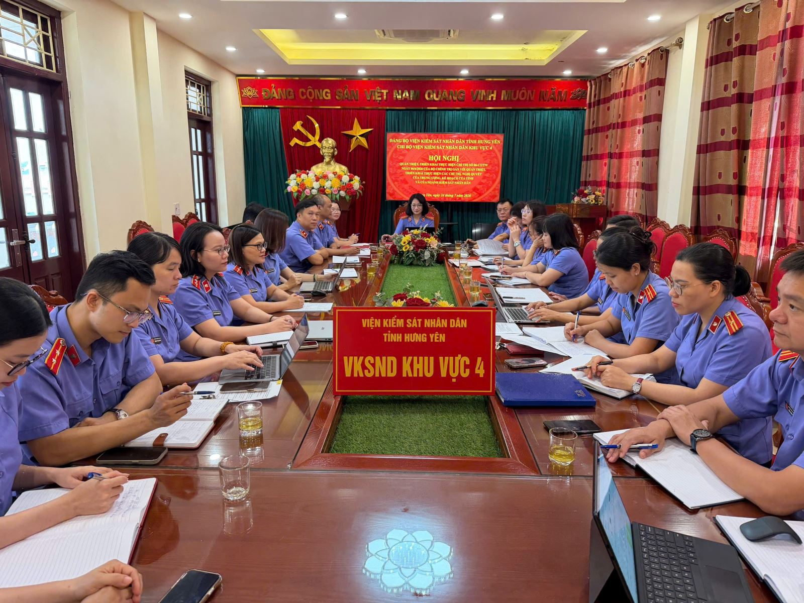 CHI BỘ VIỆN KIỂM SÁT NHÂN DÂN KHU VỰC 4 – HƯNG YÊN  TỔ CHỨC HỘI NGHỊ QUÁN TRIỆT, TRIỂN KHAI THỰC HIỆN  CHỈ THỊ SỐ 06-CT/TW CỦA BỘ CHÍNH TRỊ 