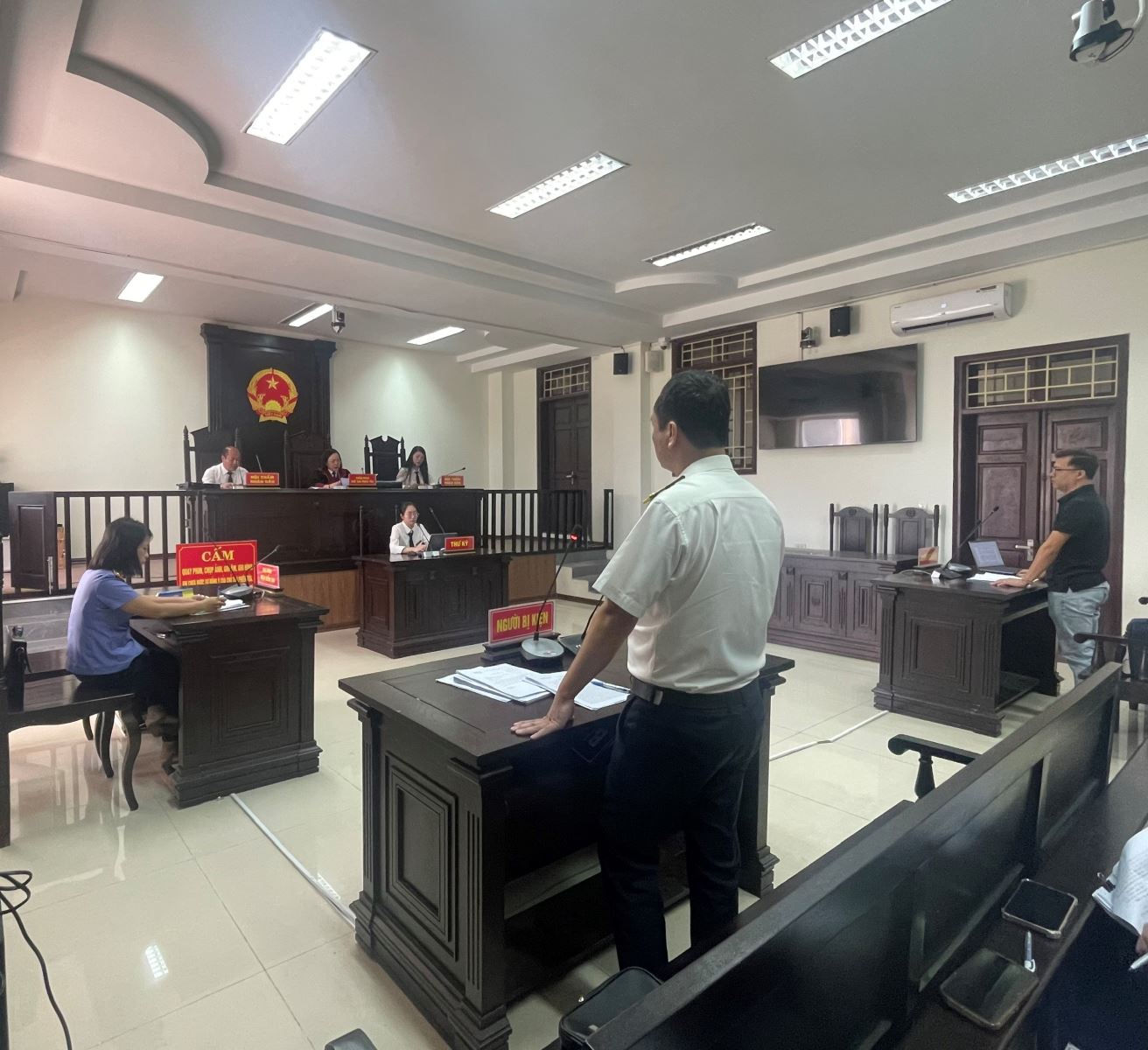 Viện kiểm sát nhân dân khu vực 5 – Hưng Yên phối hợp với Tòa án nhân dân khu vực 5 – Hưng Yên tổ chức phiên tòa rút kinh nghiệm trực tuyến vụ án hành chính